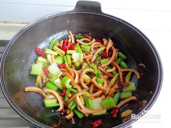 芹菜炒牛肚的做法