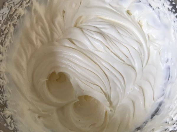 榴莲奶油O型蛋糕卷：