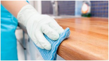 雨季如何不让实木家具受潮？