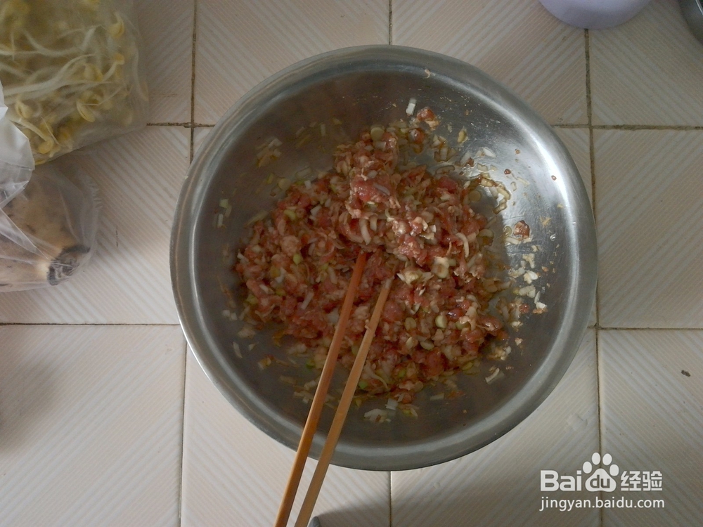 <b>如何做猪肉白菜陷手工水饺</b>