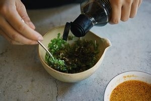 蒸茄子配川味蘸料的做法