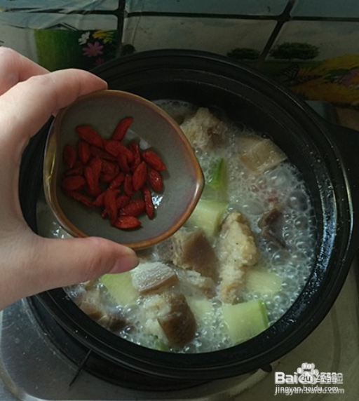 萝卜炖腊猪蹄肉