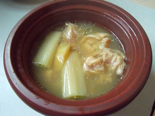 猪蹄七：黄豆蹄花汤