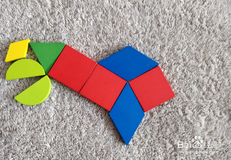 用蒙氏积木怎样拼一只飞翔的大鸟?