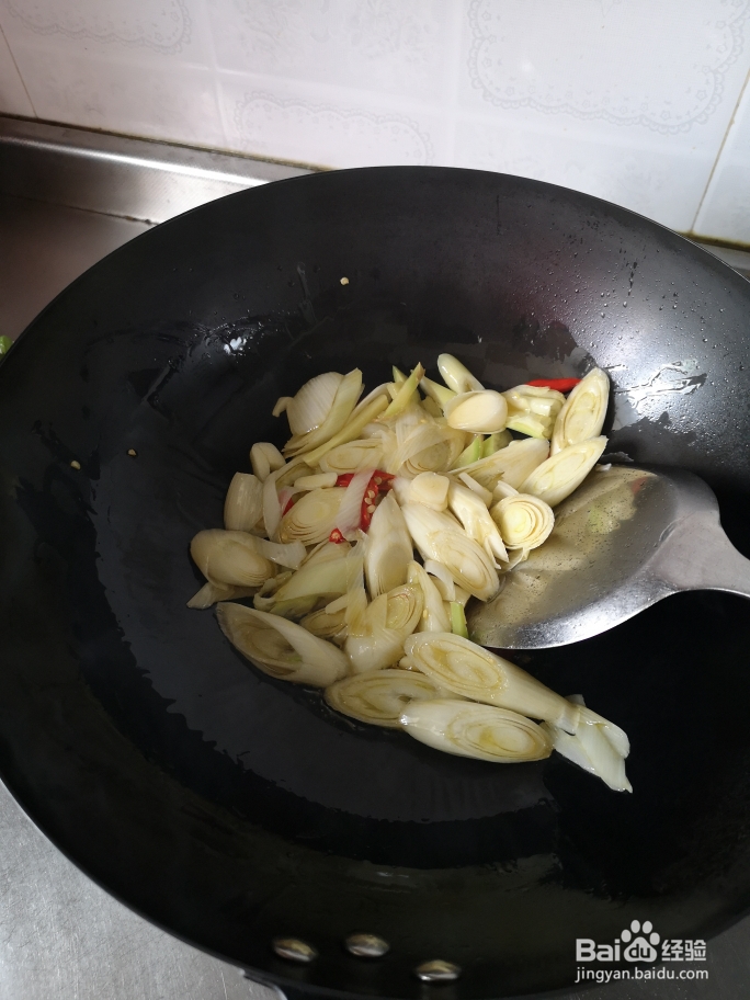 鲜掉眉毛的红烧基围虾