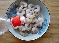三色炒虾仁的制作方法