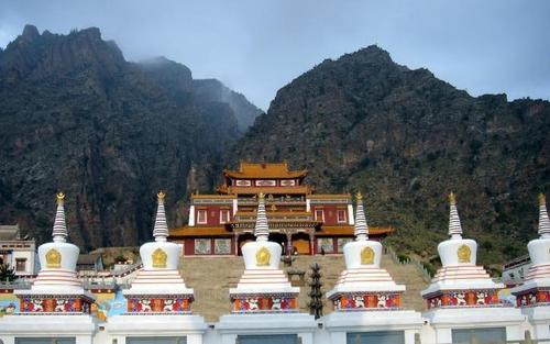 带着雪橇上草原内蒙古旅游攻略