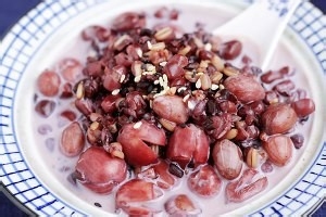 美味营养的牛奶杂粮粥的做法