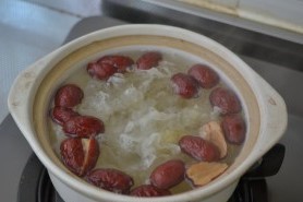 怎么做红枣银耳羹?