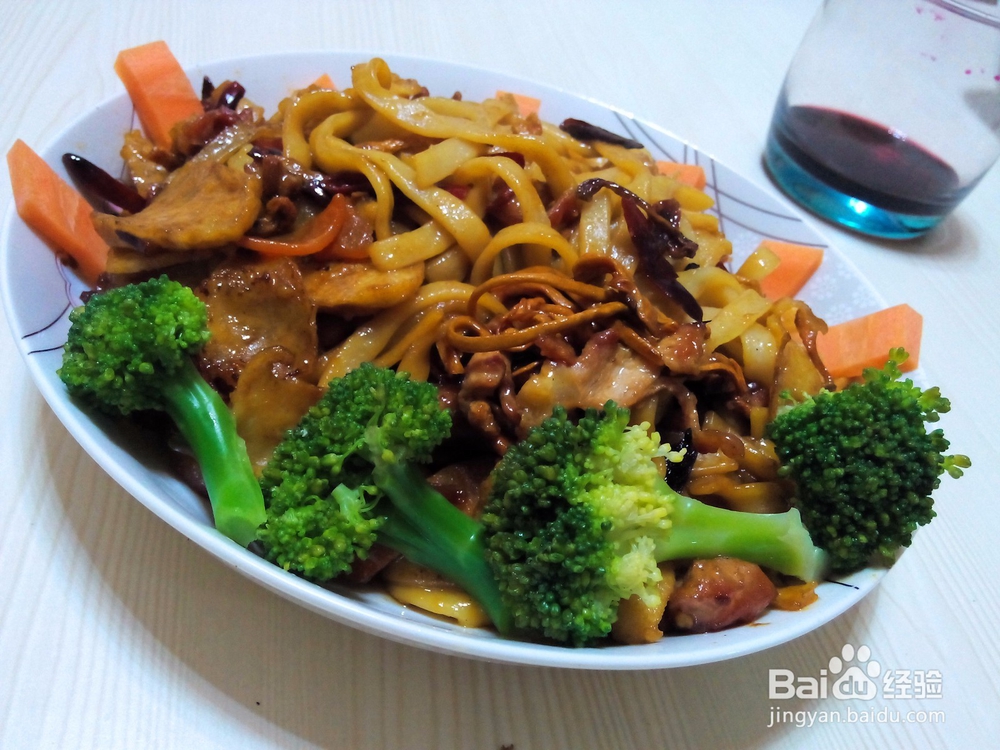 虫草鸡丝鱼丸炒面的做法