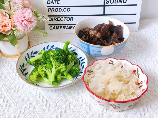 凉拌双耳西蓝花