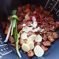 用料十足的香辣牛肉面