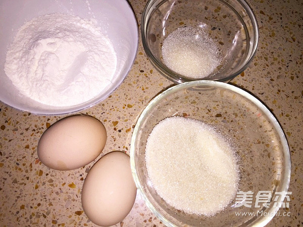 草莓卷奶酪慕斯蛋糕