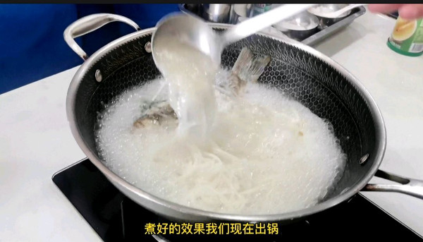 萝卜丝煮鲫鱼汤