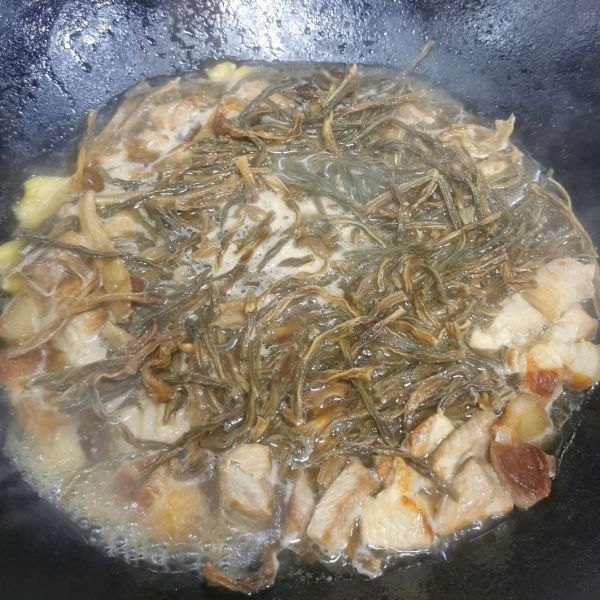 家常干豆角烧肉