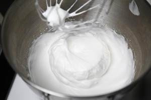 原味纸杯戚风蛋糕的做法