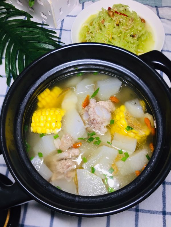 萝卜玉米排骨汤