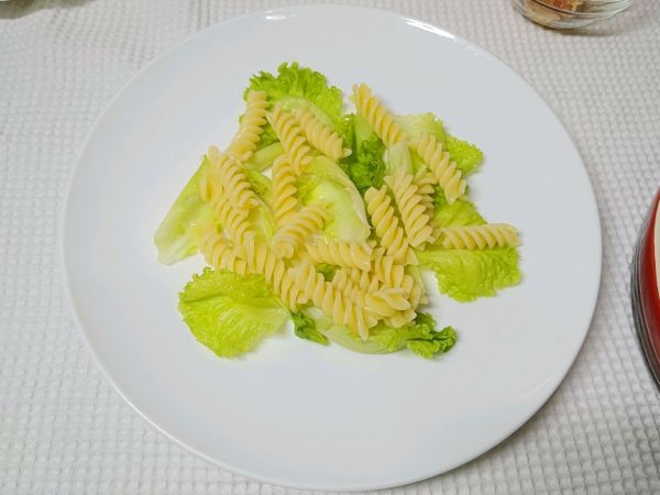 黑椒虾仁意面沙拉