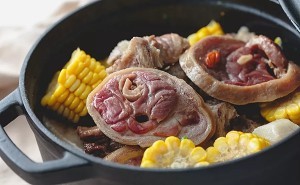 山药玉米火腿骨汤的美味做法