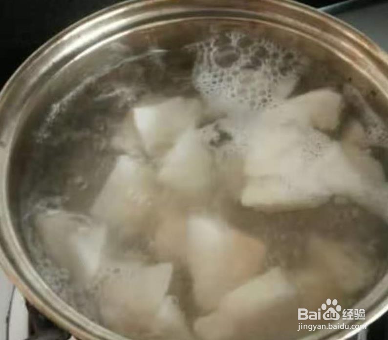 嗓子疼煮梨水的方法