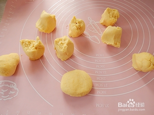 有菜有主食：铁锅炖鱼贴饼