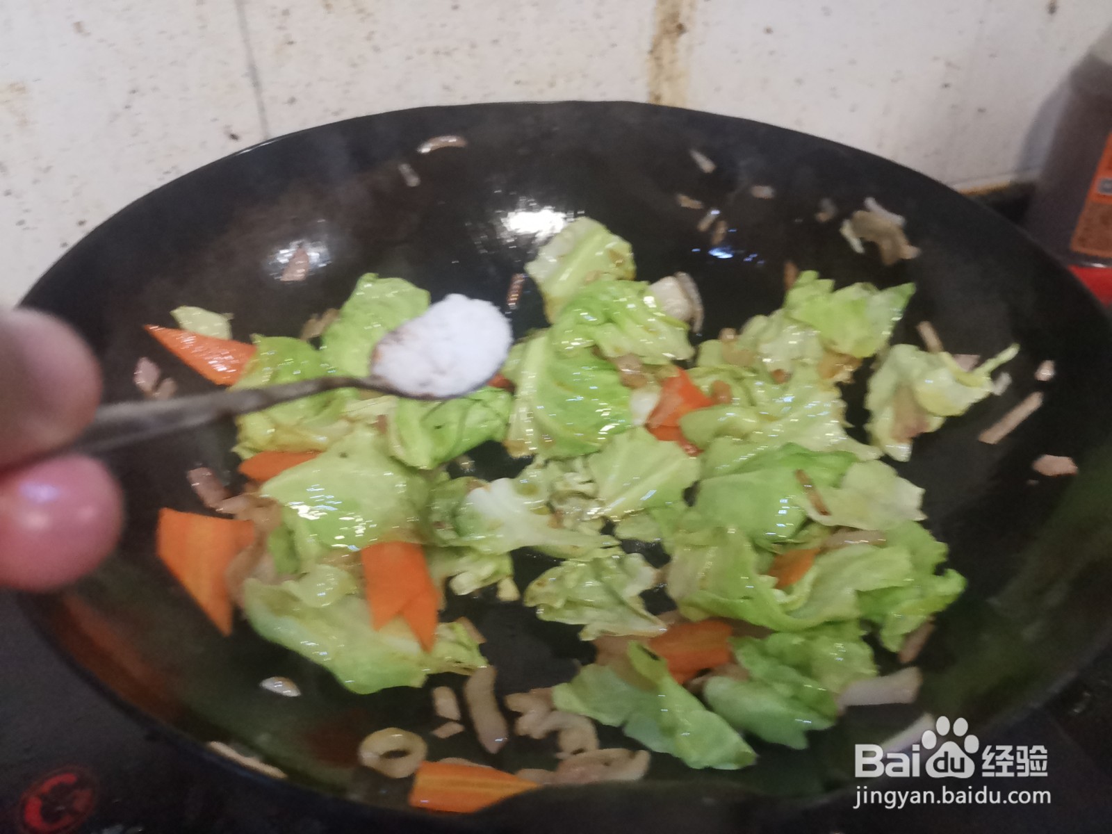 包菜炒胡萝卜的做法