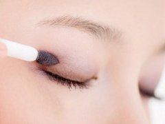 怎样打造紫灰色系气质妆容