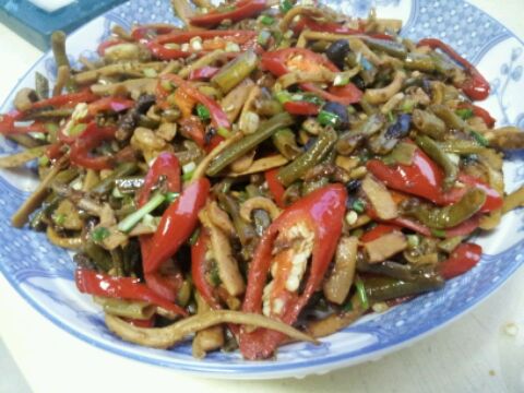 香辣酸豆角炒墨鱼