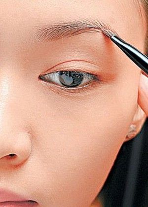 怎样化妆使眼睛变大