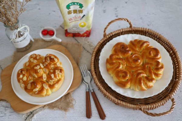 淡奶油玫瑰花面包