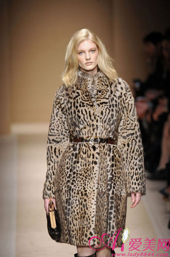 豹纹装秋冬要怎样穿才能性感又时尚