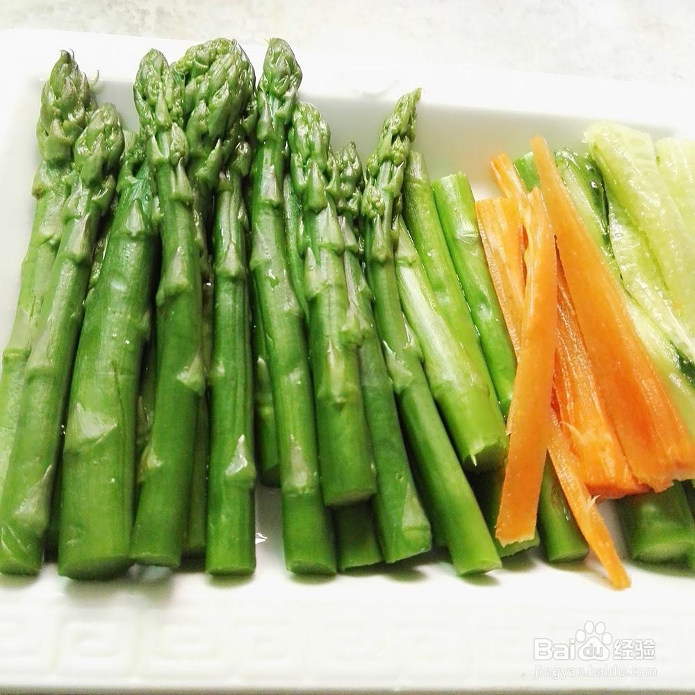 春季瘦身佳菜----凉拌青瓜胡萝卜芦笋的做法