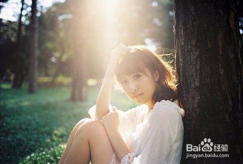 怎么用手机逆光拍摄出好看的人像照片？