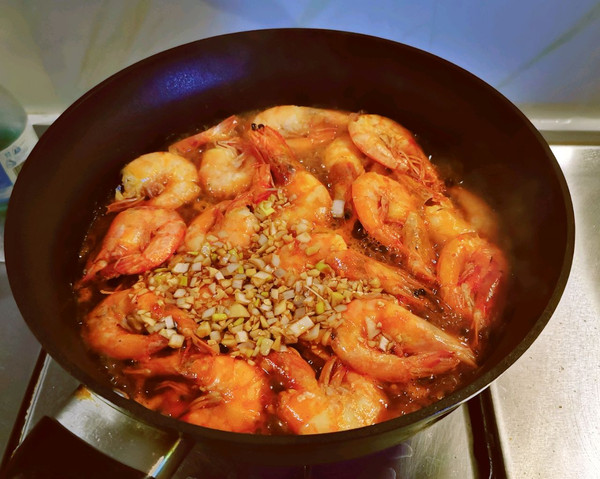 吮指藤椒油焖虾