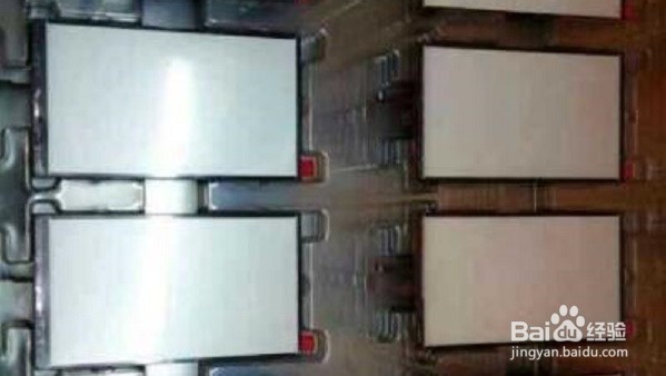 手机是靠什么发出柔和均匀的光的