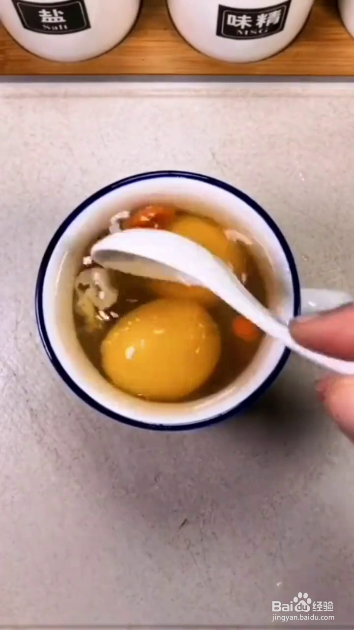如何制作香甜止咳的枇杷炖品
