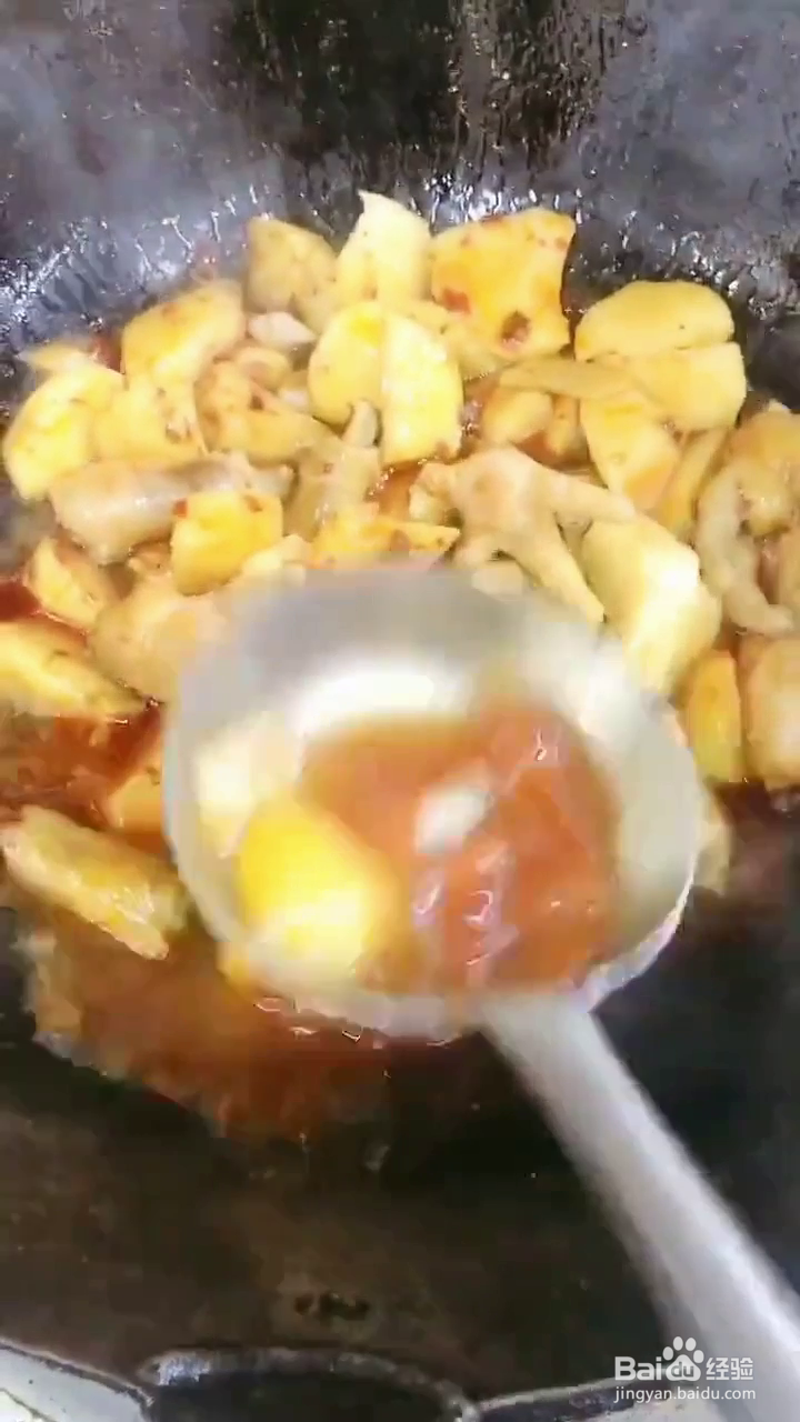 如何制作好吃土豆烧鸡爪？