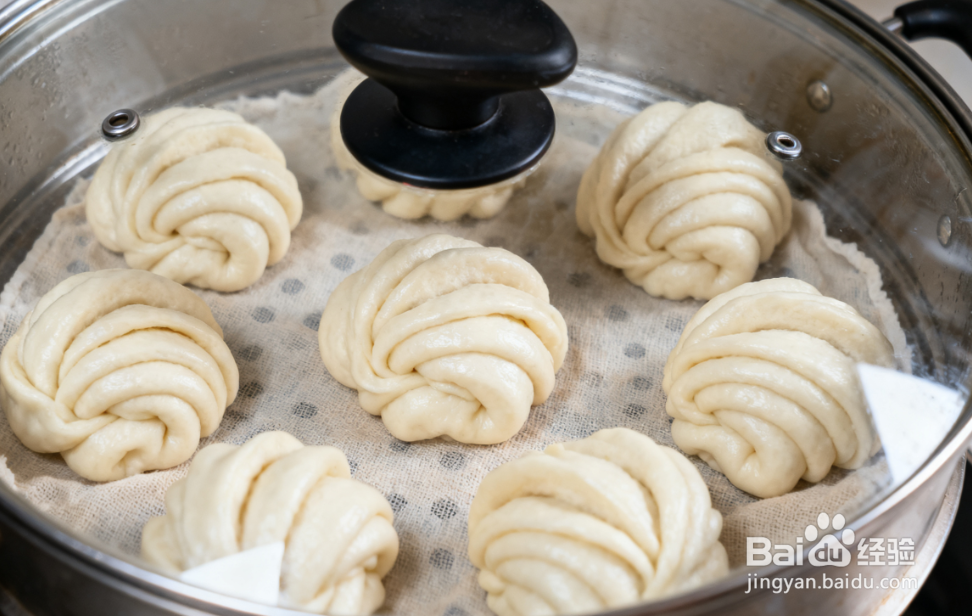 葱油花卷的做法：蓬松暄软，葱香十足，新手也会