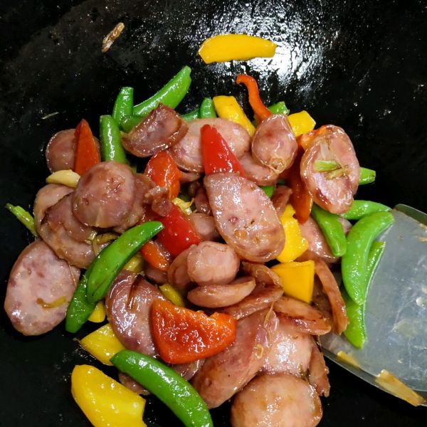 甜豆彩椒炒腊肠