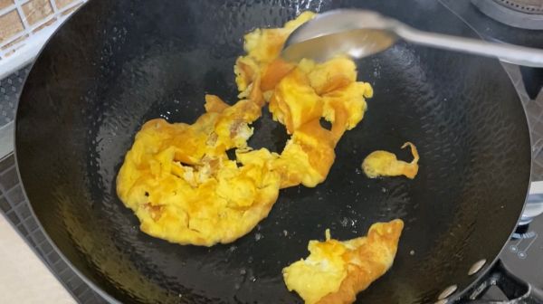 青椒洋葱炒鸡蛋