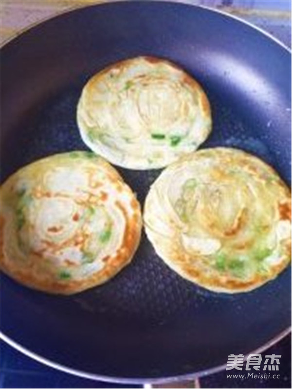 五香葱油饼的做法