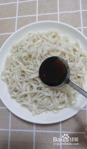 教大家3分钟做完葱油拌面