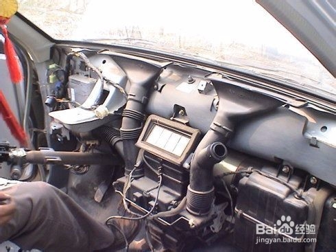 五菱之光暖风水箱如何进行拆卸？