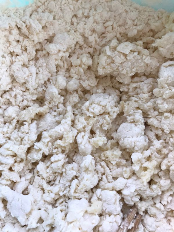 鲜虾贝丁韭菜盒子