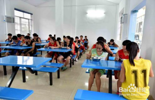 上班后食堂集中用餐如何防护