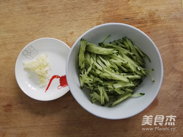 凉拌厥根粉的做法