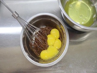 巧克力脆皮奶油盒子蛋糕怎么做？