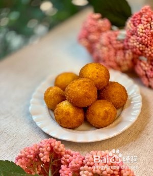 黄金芝士土豆球的做法。