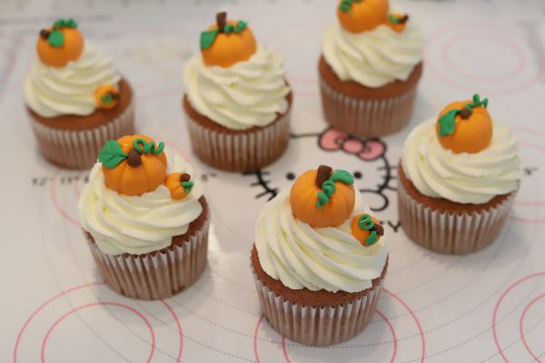 万圣节南瓜杯子蛋糕