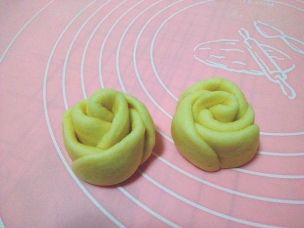 玫瑰花酸奶面包